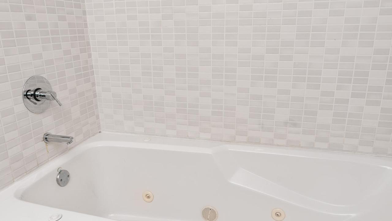 Modern Private Studio - King Bed, Jacuzzi, Balcony And Pool Aparthotel Miami Buitenkant foto
